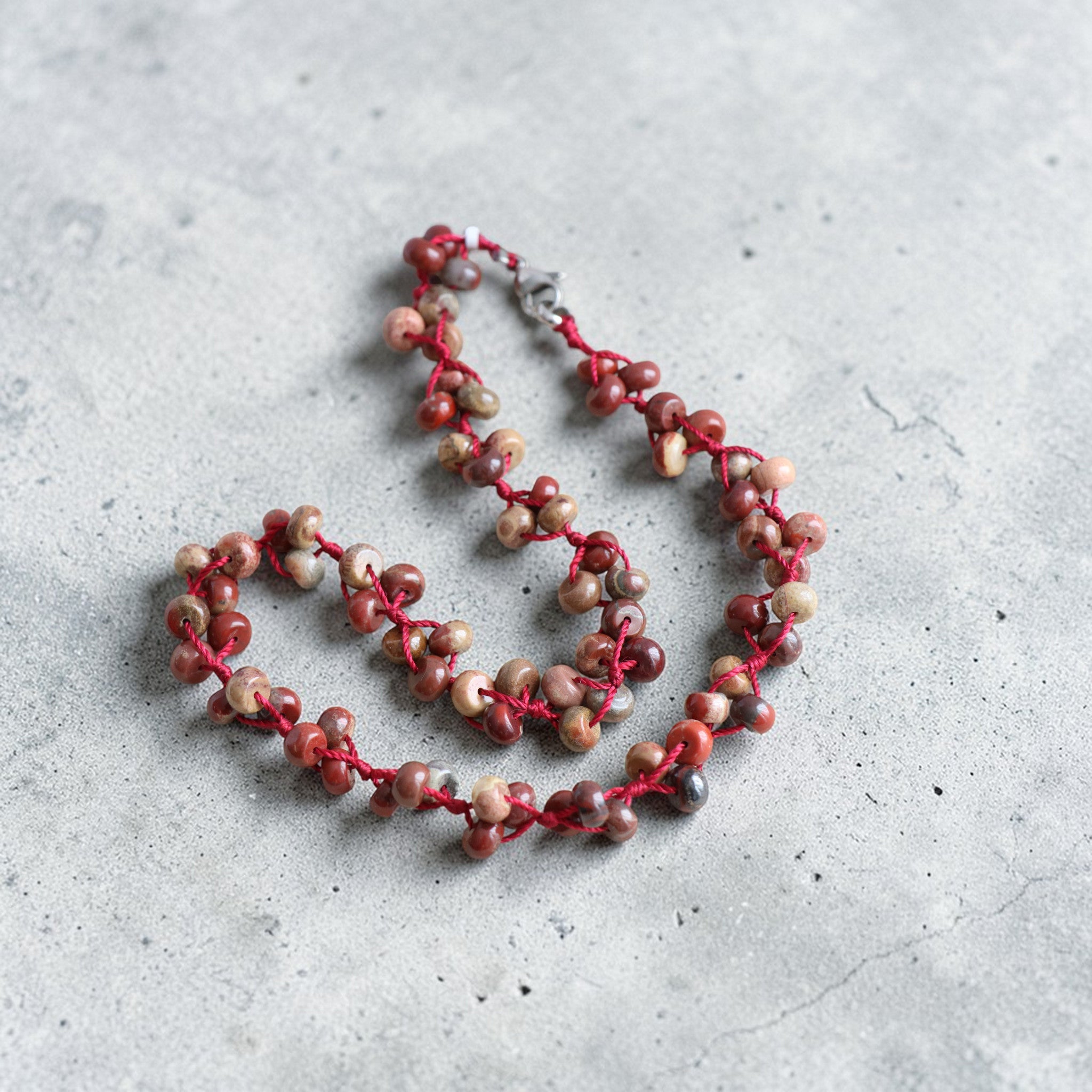 Collier Jaspe Mokaïte – Collier 3 Rangées de Perles avec Nœuds