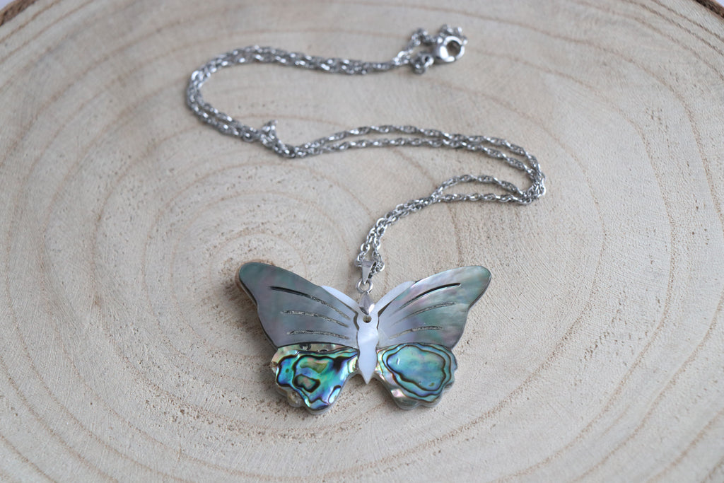 Pendentif Papillon Abalone sur Nacre – Collier Chaîne Acier Inoxydable