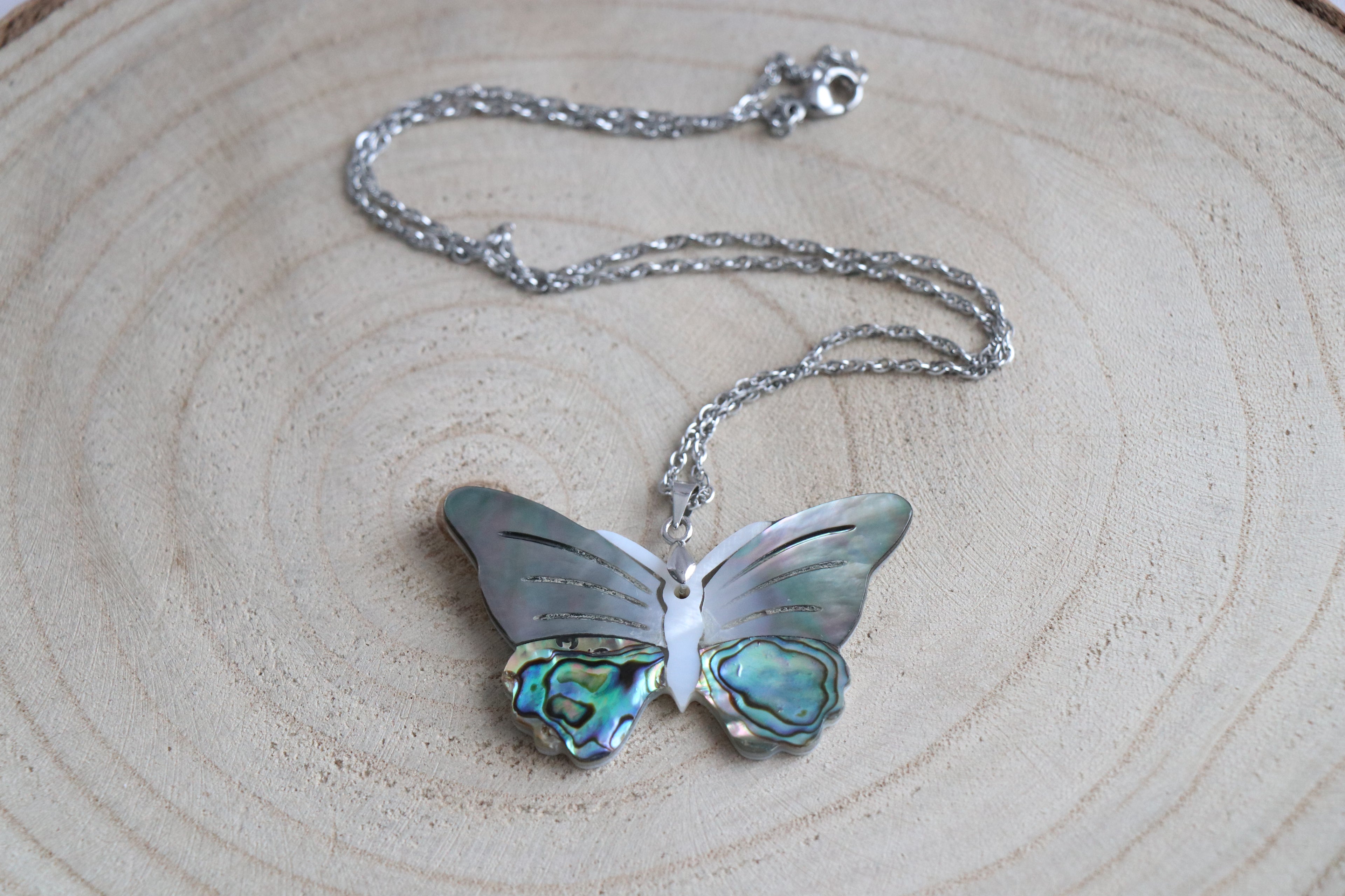 Pendentif Papillon Abalone sur Nacre – Collier Chaîne Acier Inoxydable