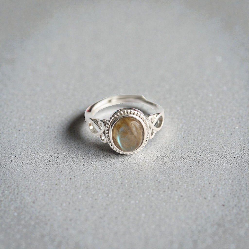 Bague Labradorite Ajustable en Laiton Rhodié – Pierre aux Reflets Bleus Bijou Protecteur