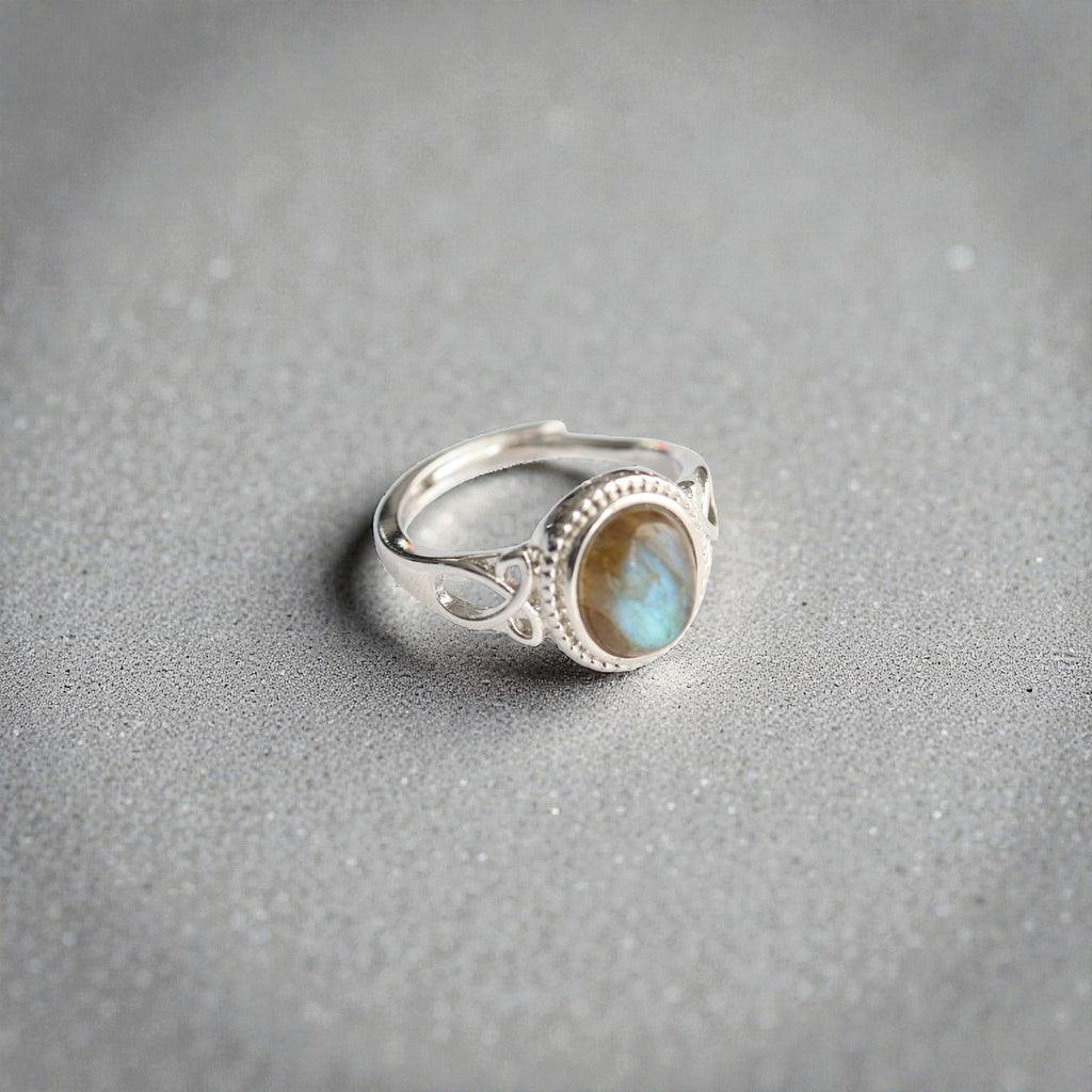 Bague Labradorite Ajustable en Laiton Rhodié – Pierre aux Reflets Bleus Bijou Protecteur