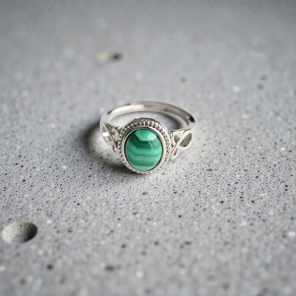 Bague Malachite Ajustable en Laiton Rhodié – Pierre Verte, Bijou Élégant Protecteur