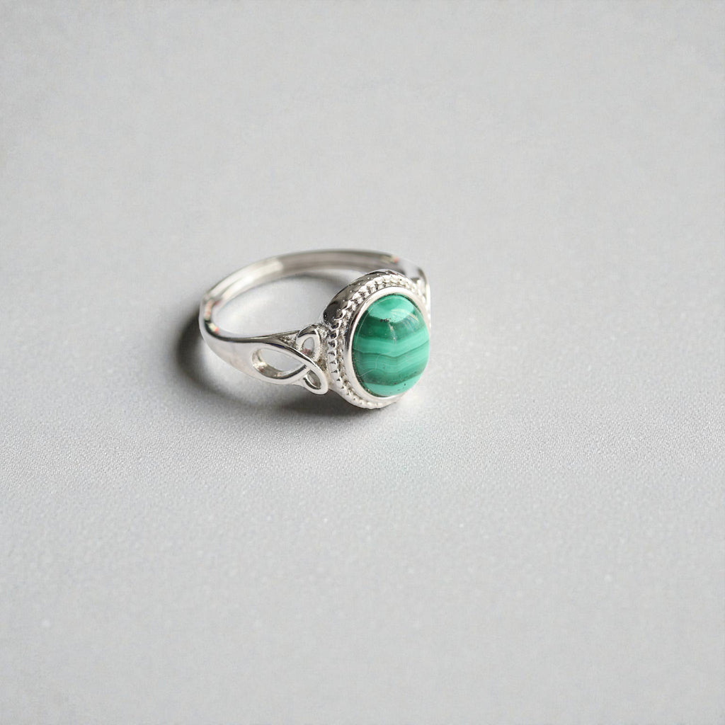 Bague Malachite Ajustable en Laiton Rhodié – Pierre Verte, Bijou Élégant Protecteur