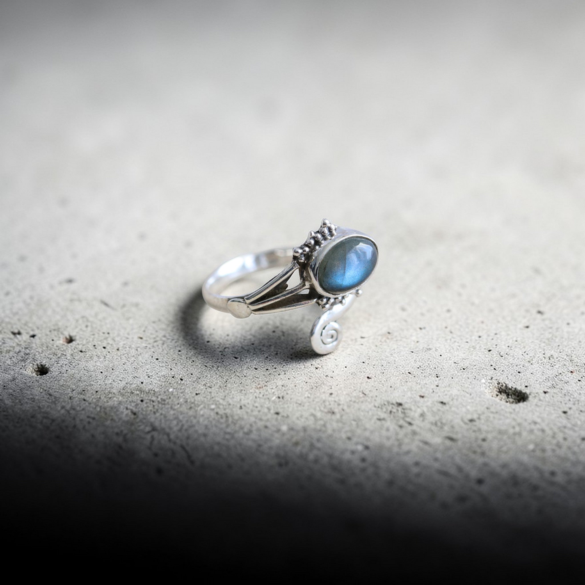 Bague Réglable en Argent 925 et Labradorite – Pierre de Protection