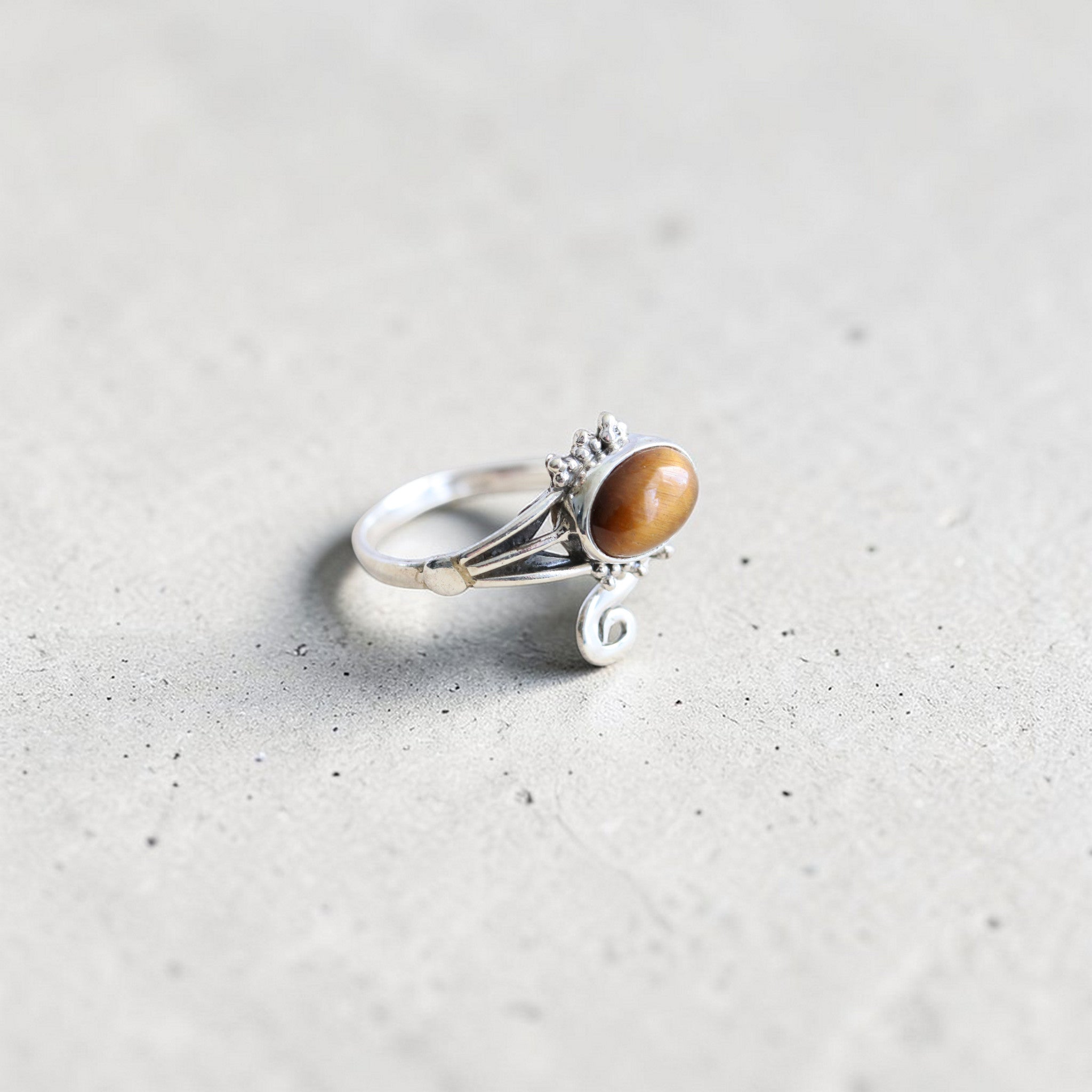 Bague Réglable en Argent 925 et Œil de Tigre – Pierre de Protection