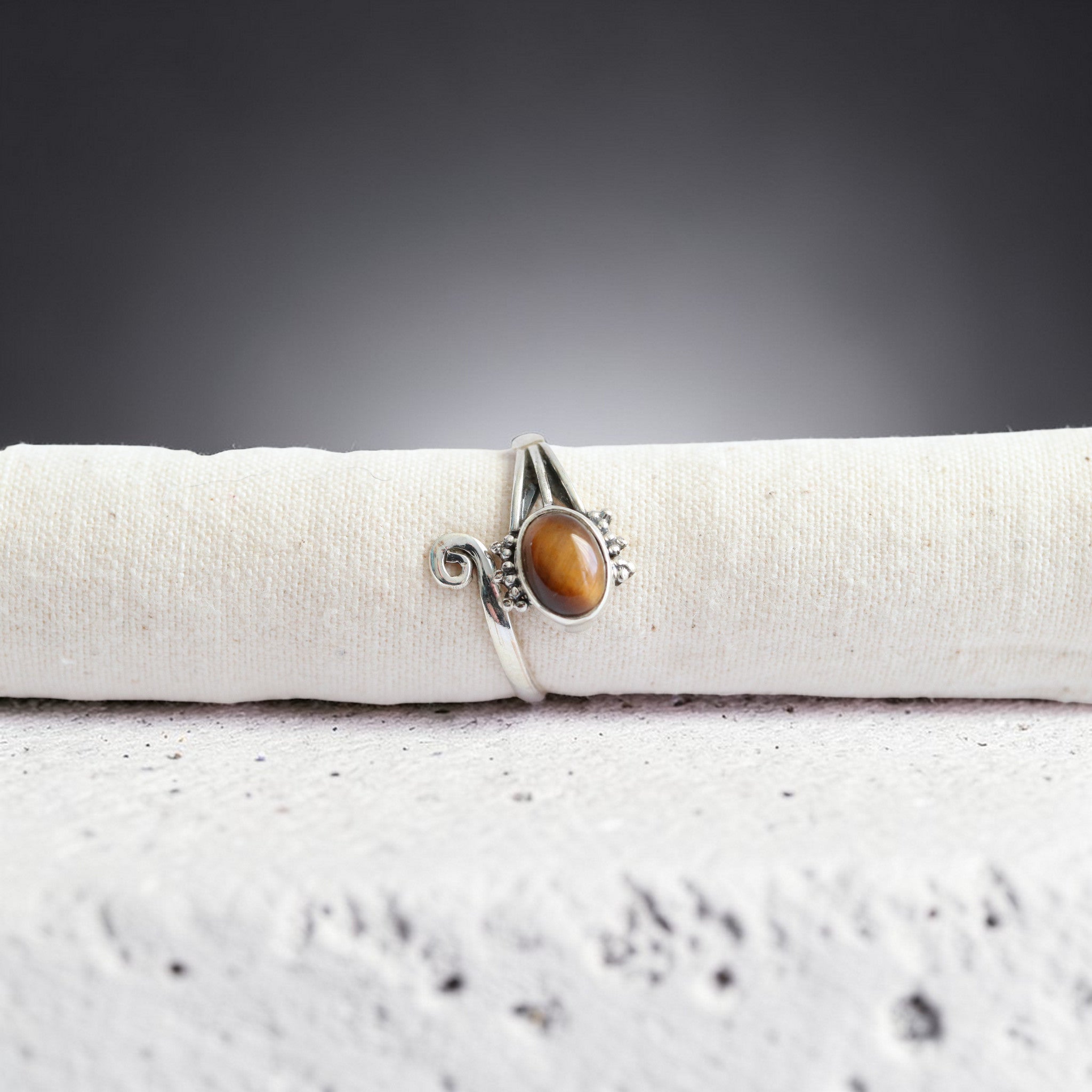 Bague Réglable en Argent 925 et Œil de Tigre – Pierre de Protection