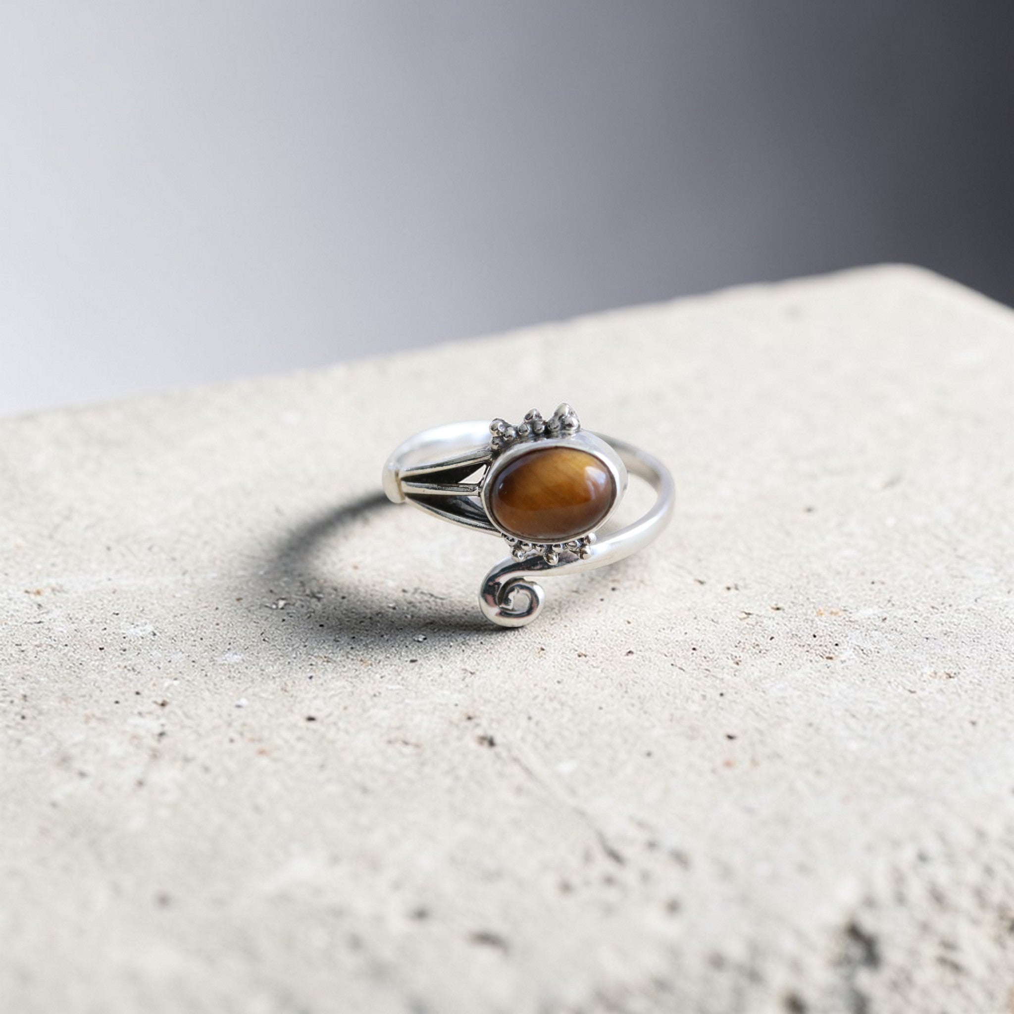 Bague Réglable en Argent 925 et Œil de Tigre – Pierre de Protection