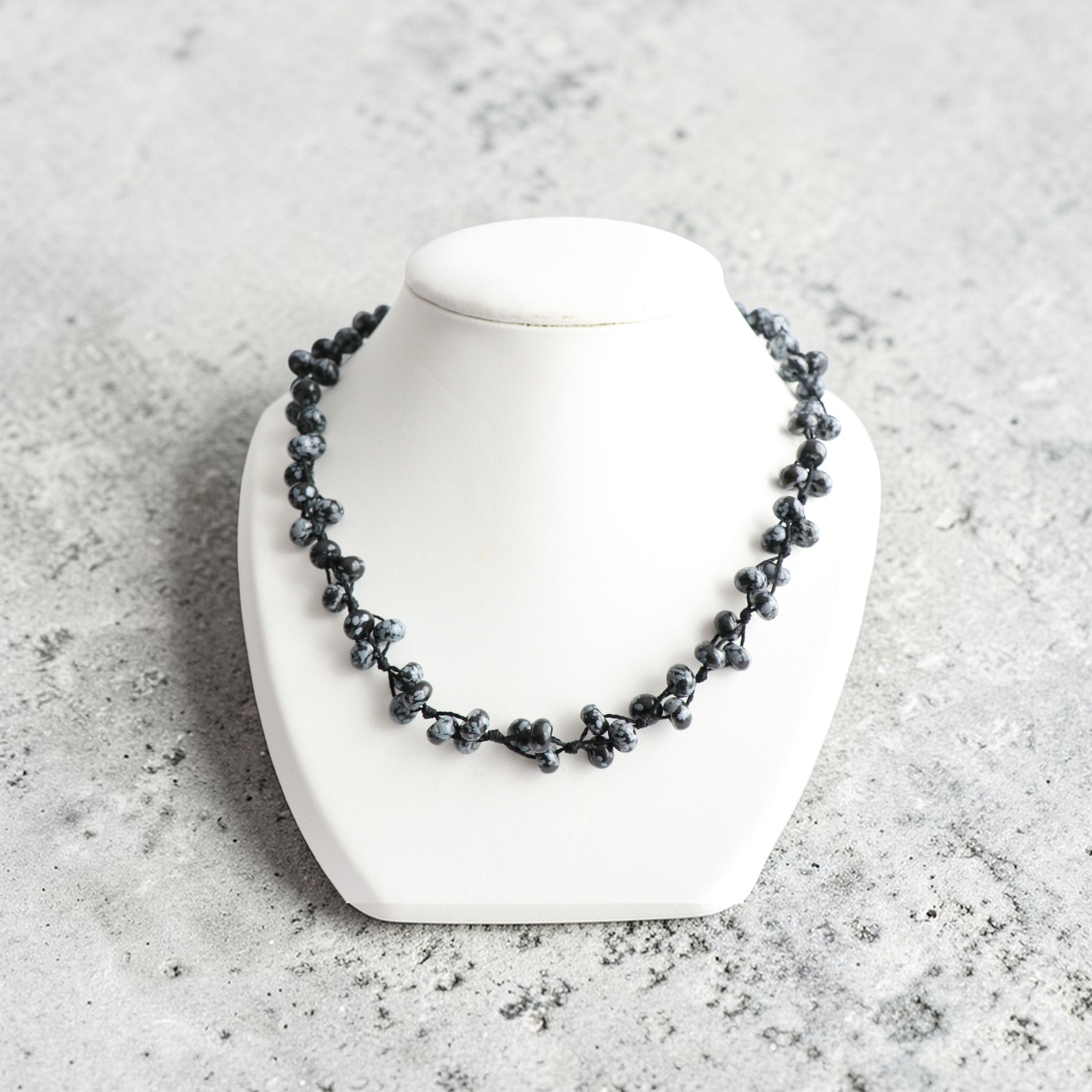 Collier Obsidienne Flocons de Neige - Pierres Montées sur 3 Fils
