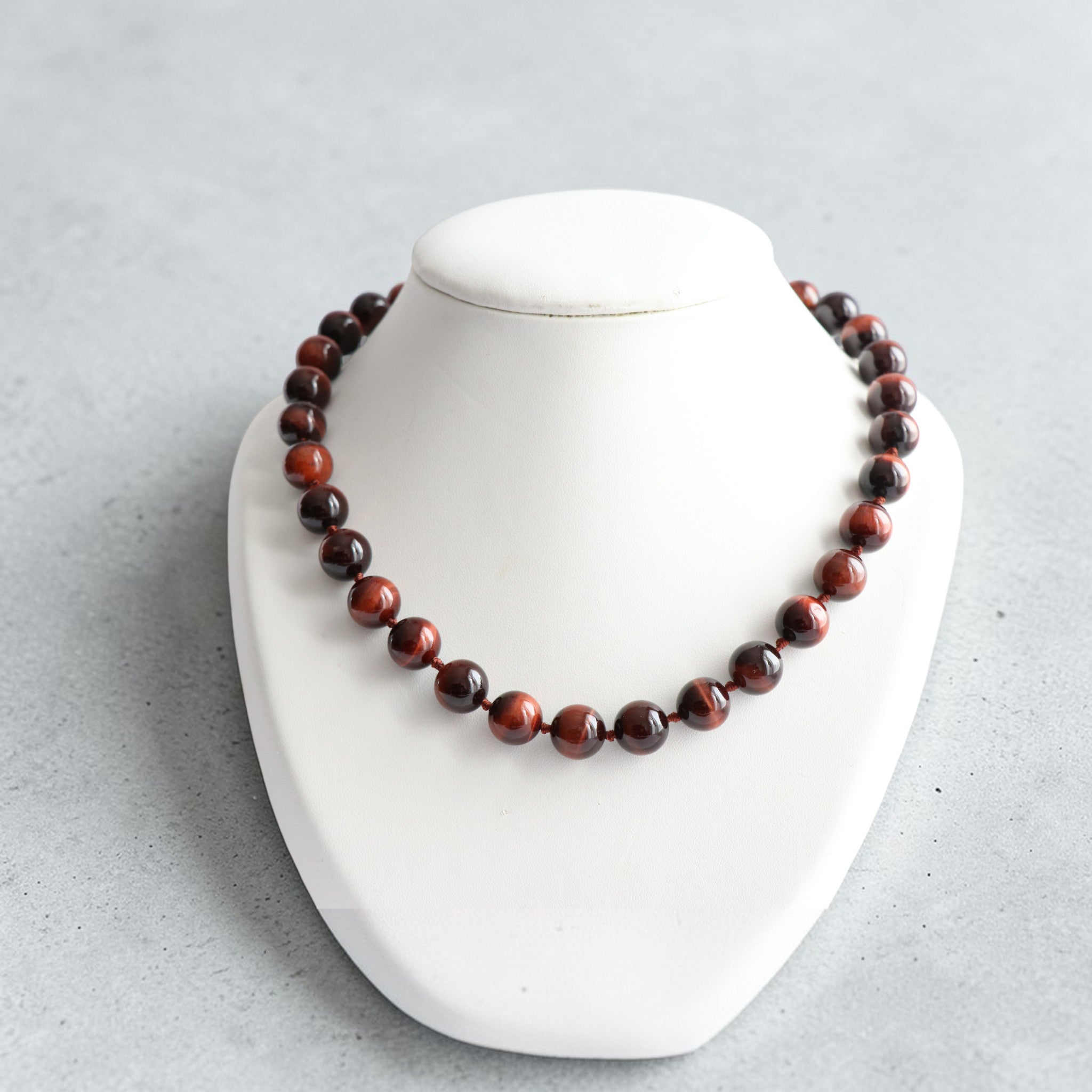 Collier Œil de Taureau 12 mm – Collier Artisanal en Perles avec Nœuds