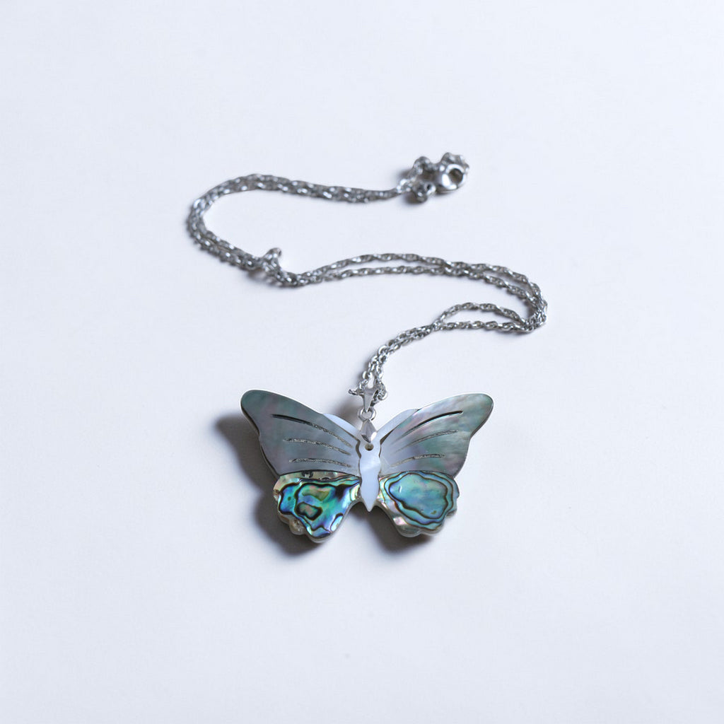 Pendentif Papillon Abalone sur Nacre – Collier Chaîne Acier Inoxydable