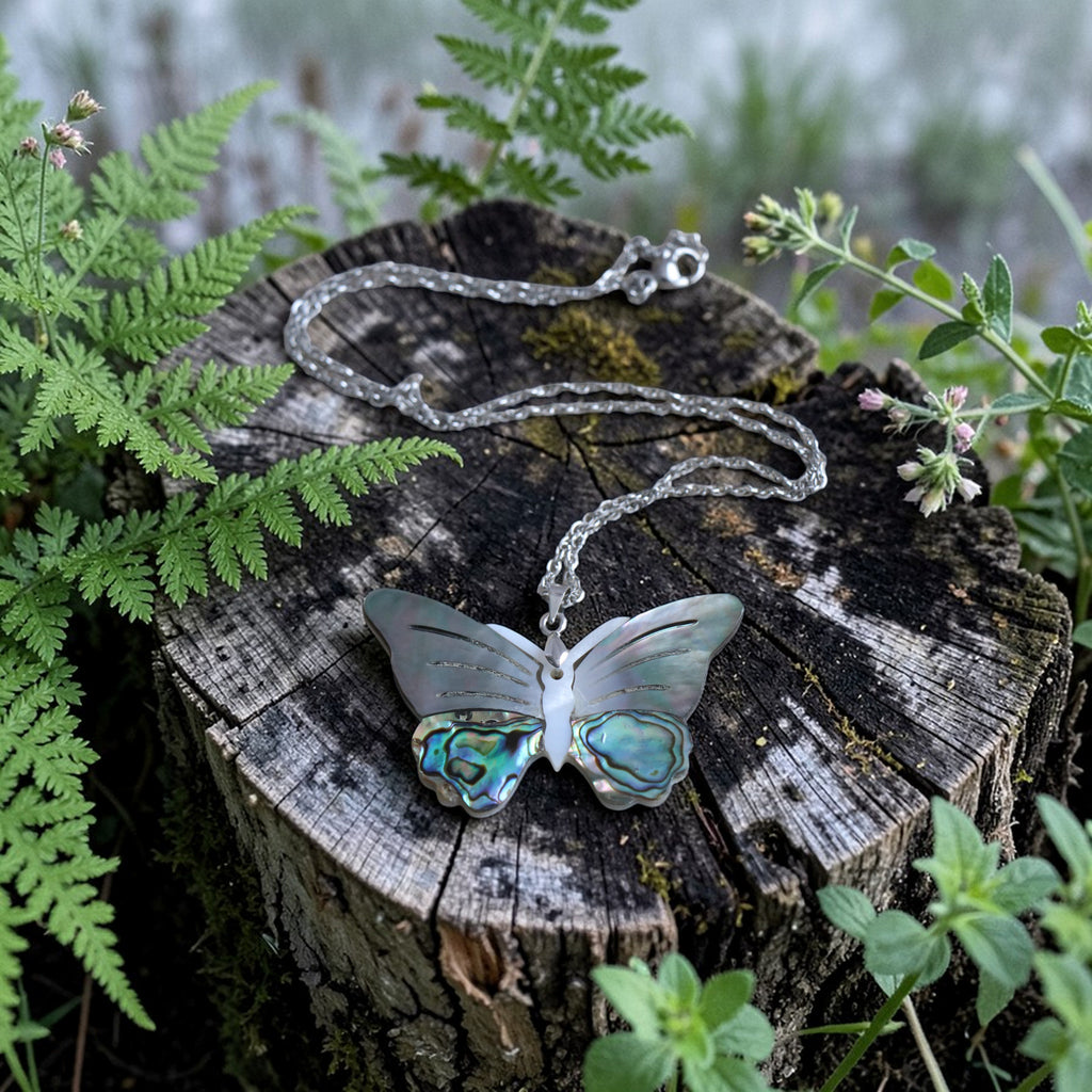 Pendentif Papillon Abalone sur Nacre – Collier Chaîne Acier Inoxydable