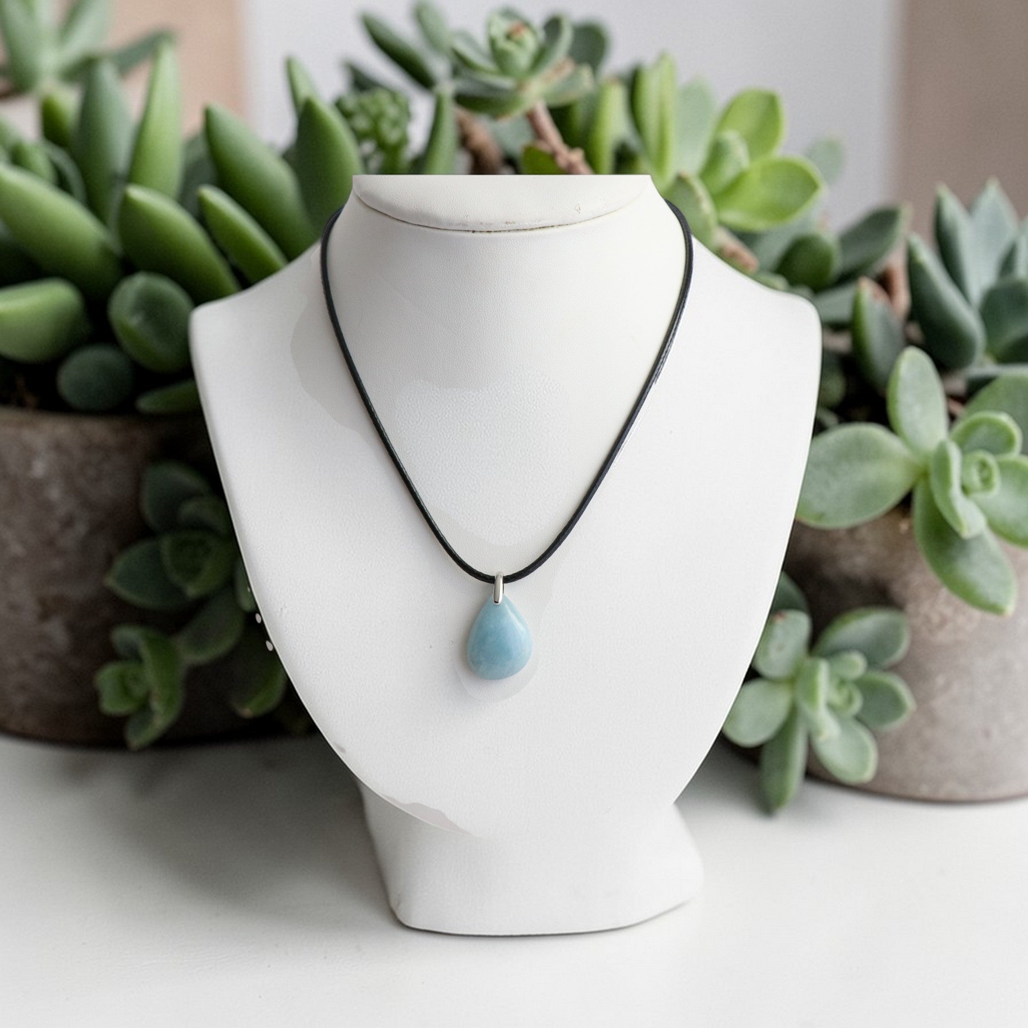 Pendentif Aigue-Marine Goutte – Cordon Noir