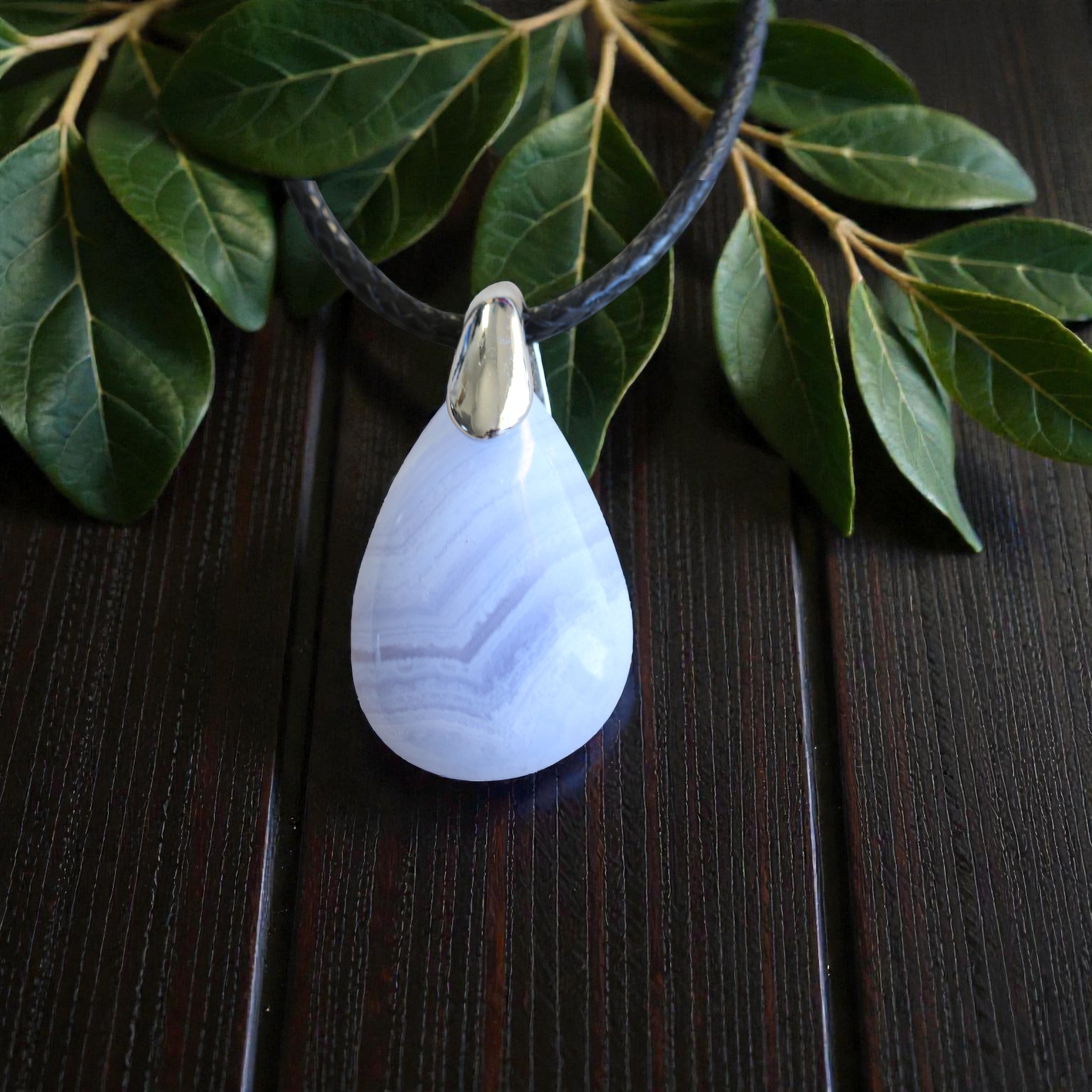 Pendentif Calcédoine Goutte – Collier Pierre Bleue Apaisante & Élégante