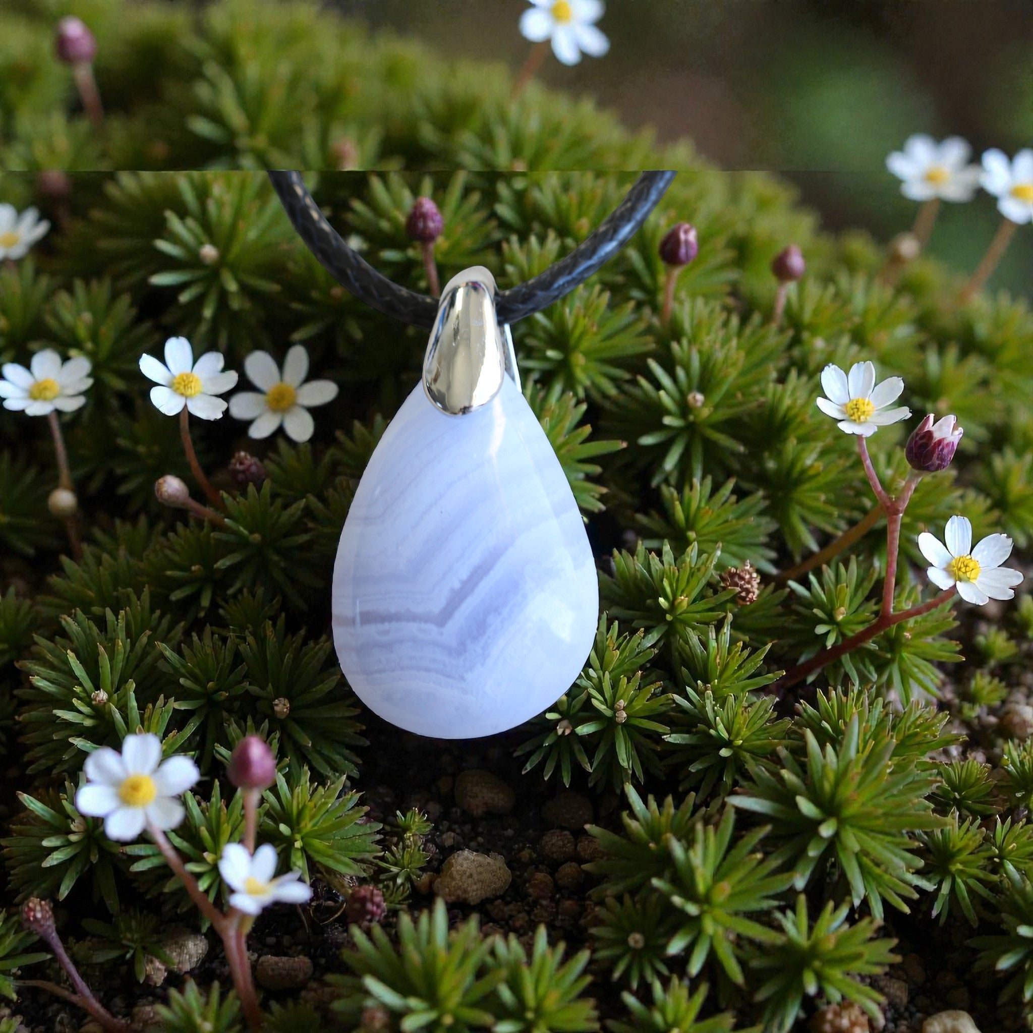 Pendentif Calcédoine Goutte – Collier Pierre Bleue Apaisante & Élégante