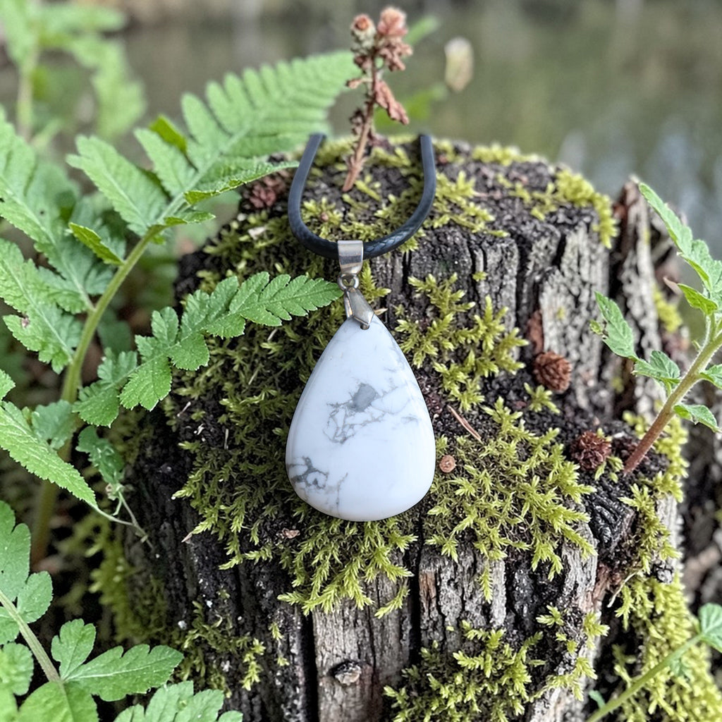 Pendentif Howlite Goutte avec Cordon Noir - Pierre authentique