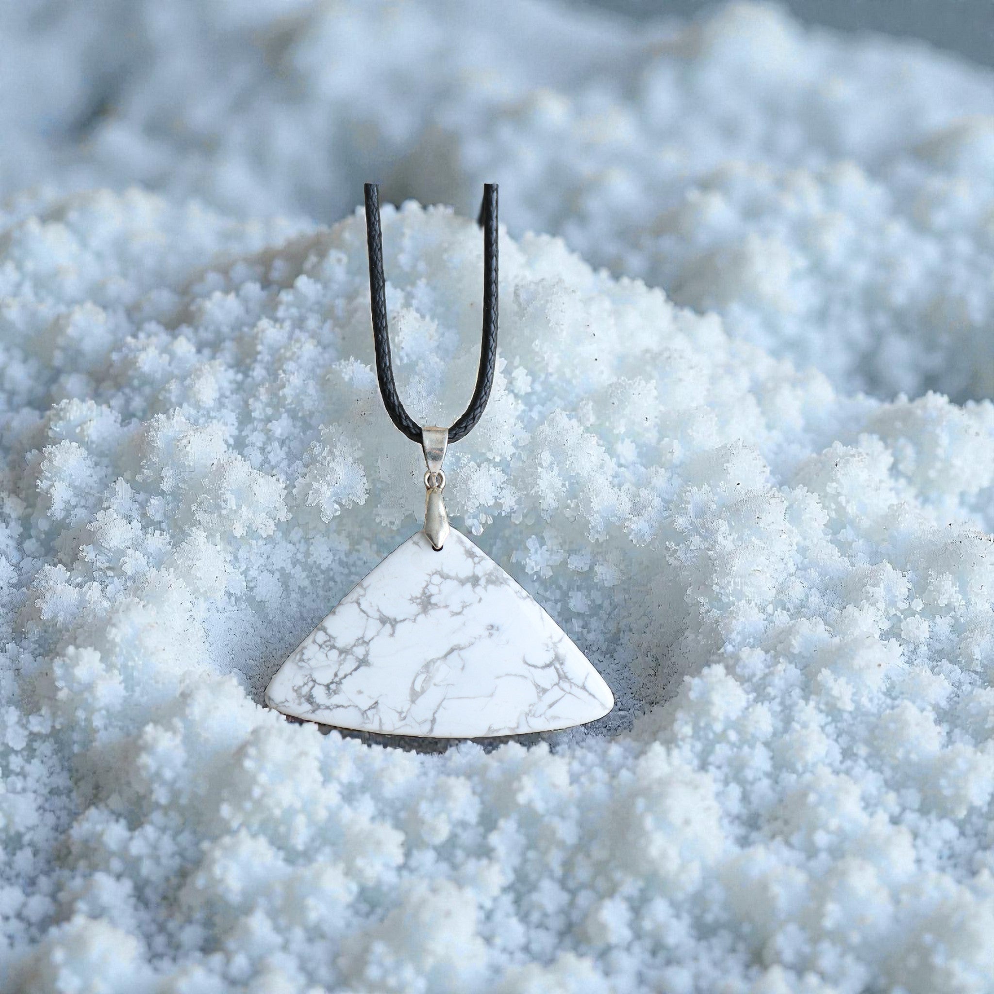 Pendentif Triangle Howlite | Pierre Blanche Calme Apaisement