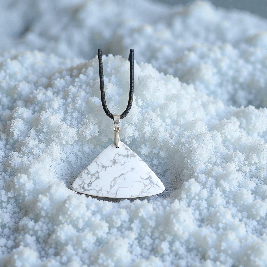 Pendentif Triangle Howlite | Pierre Blanche Calme Apaisement