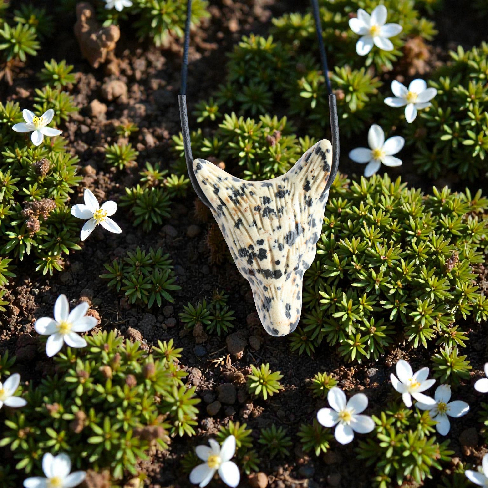 Pendentif Jaspe Dalmatien Tête de Loup – Collier Pierre Protection & Instinct