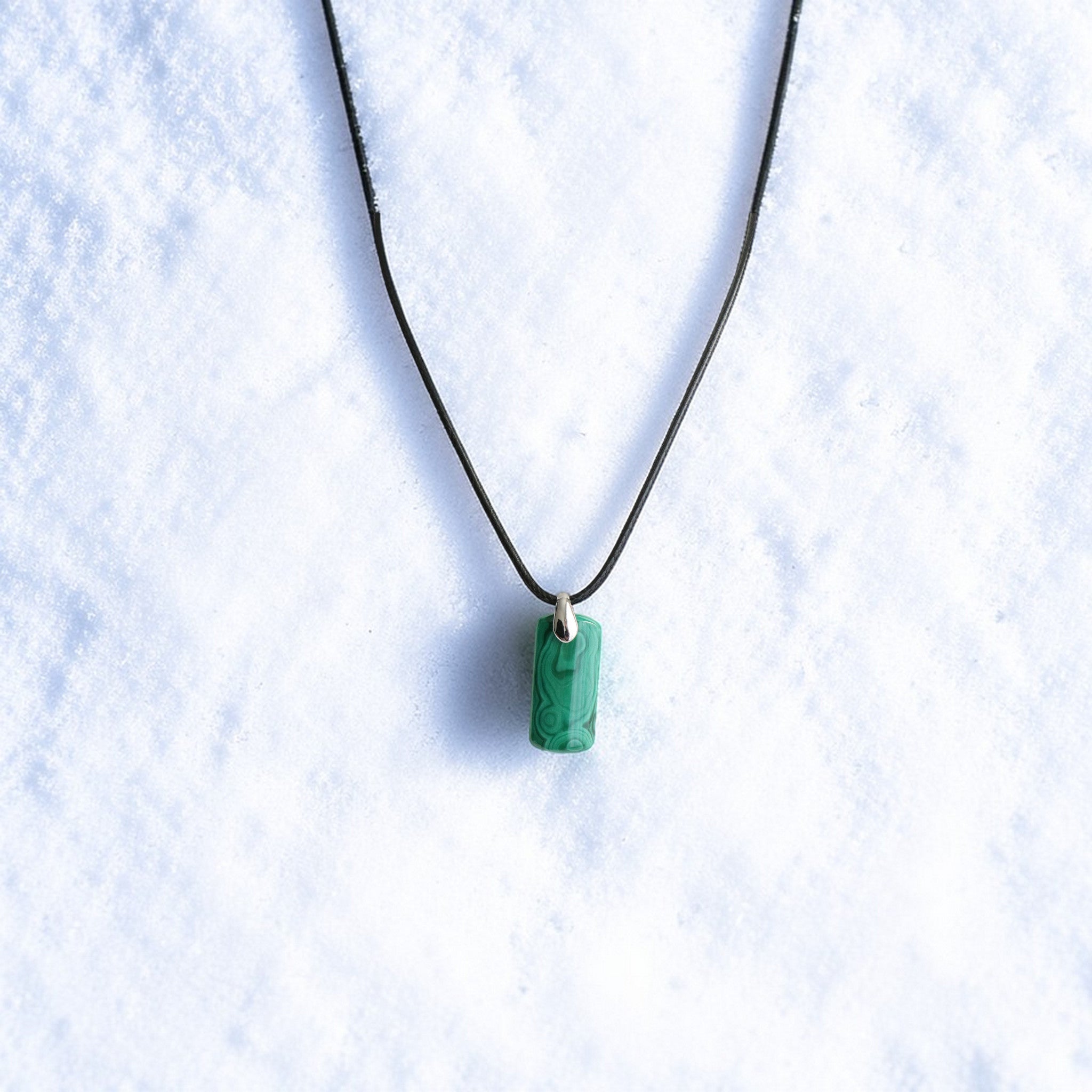 Pendentif Malachite Rectangle avec Cordon Noir