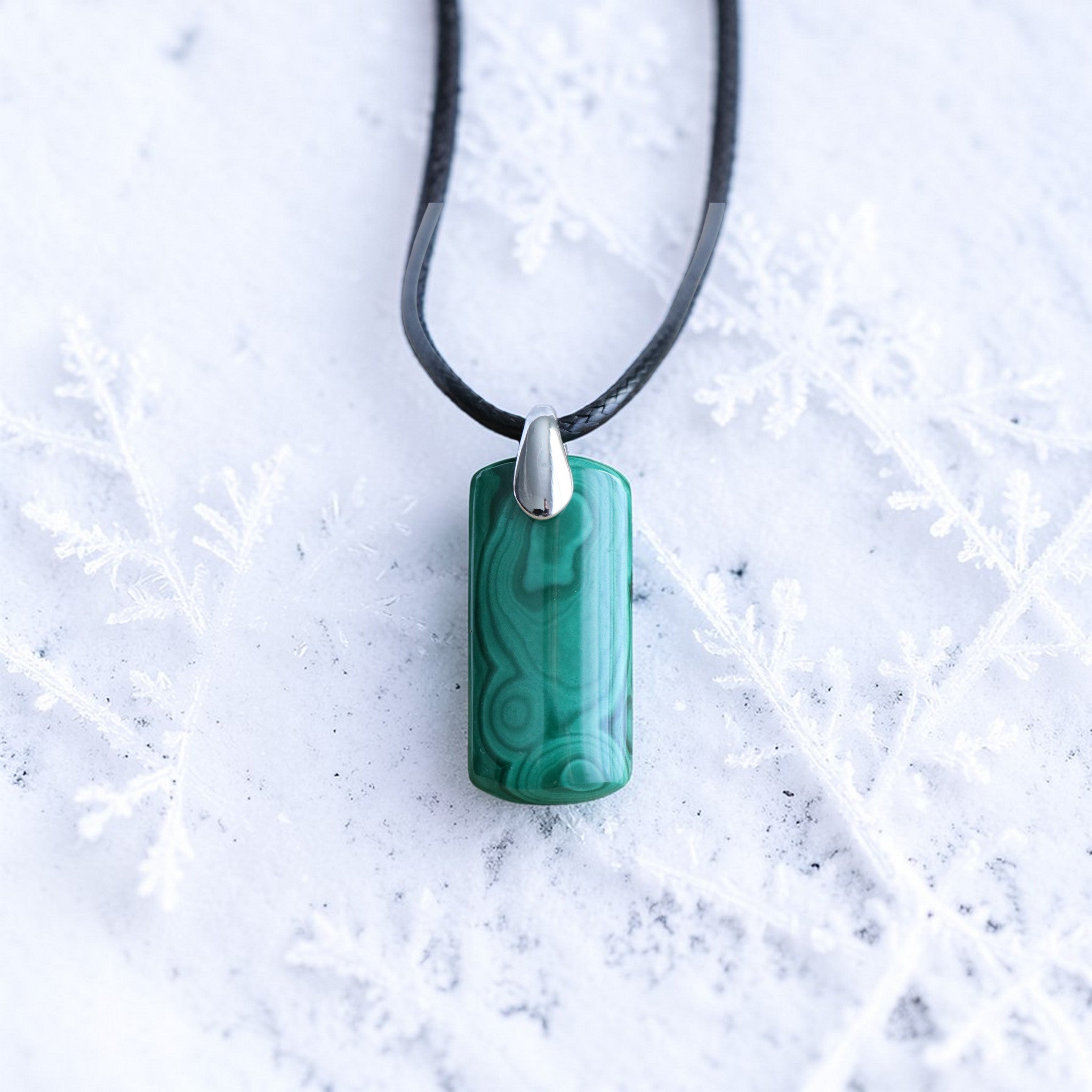 Pendentif Malachite Rectangle avec Cordon Noir