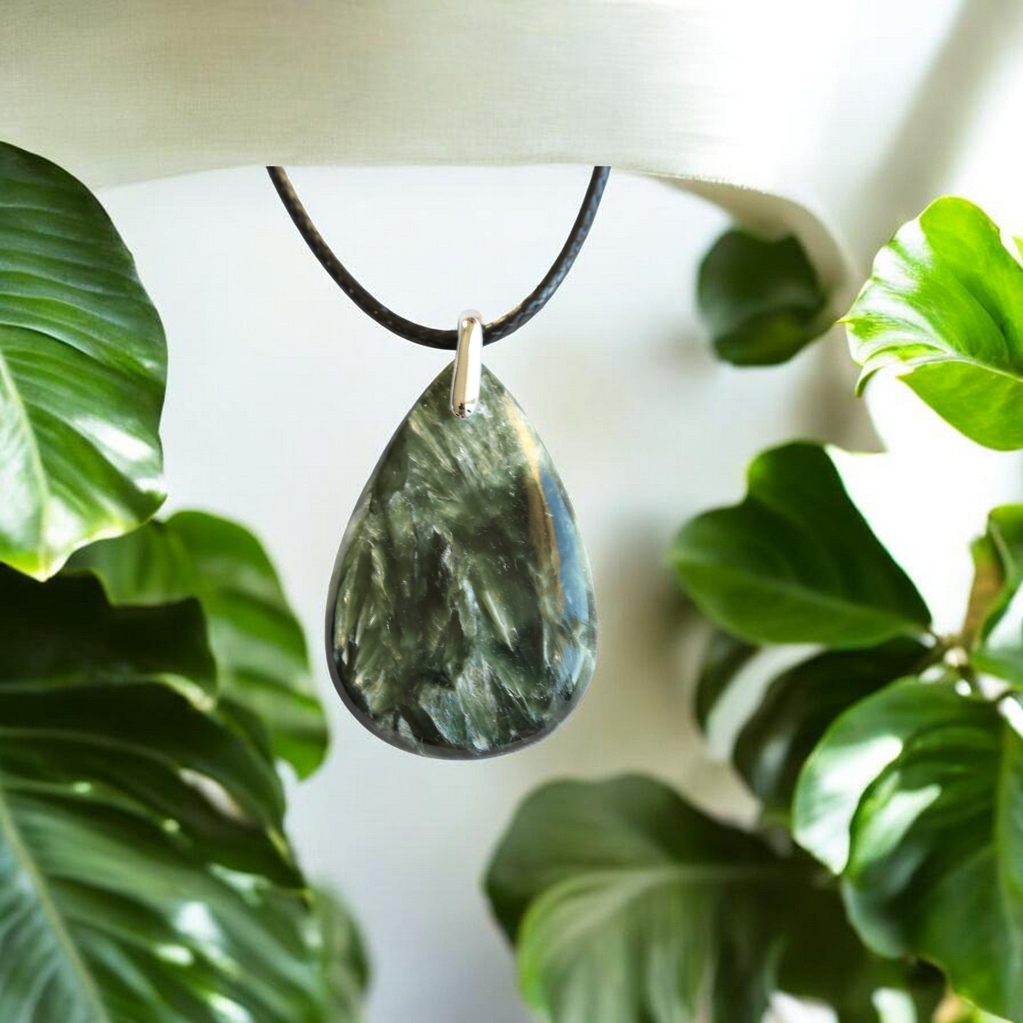 Pendentif Seraphinite Goutte – Collier pierre Verte Spirituelle et Apaisante