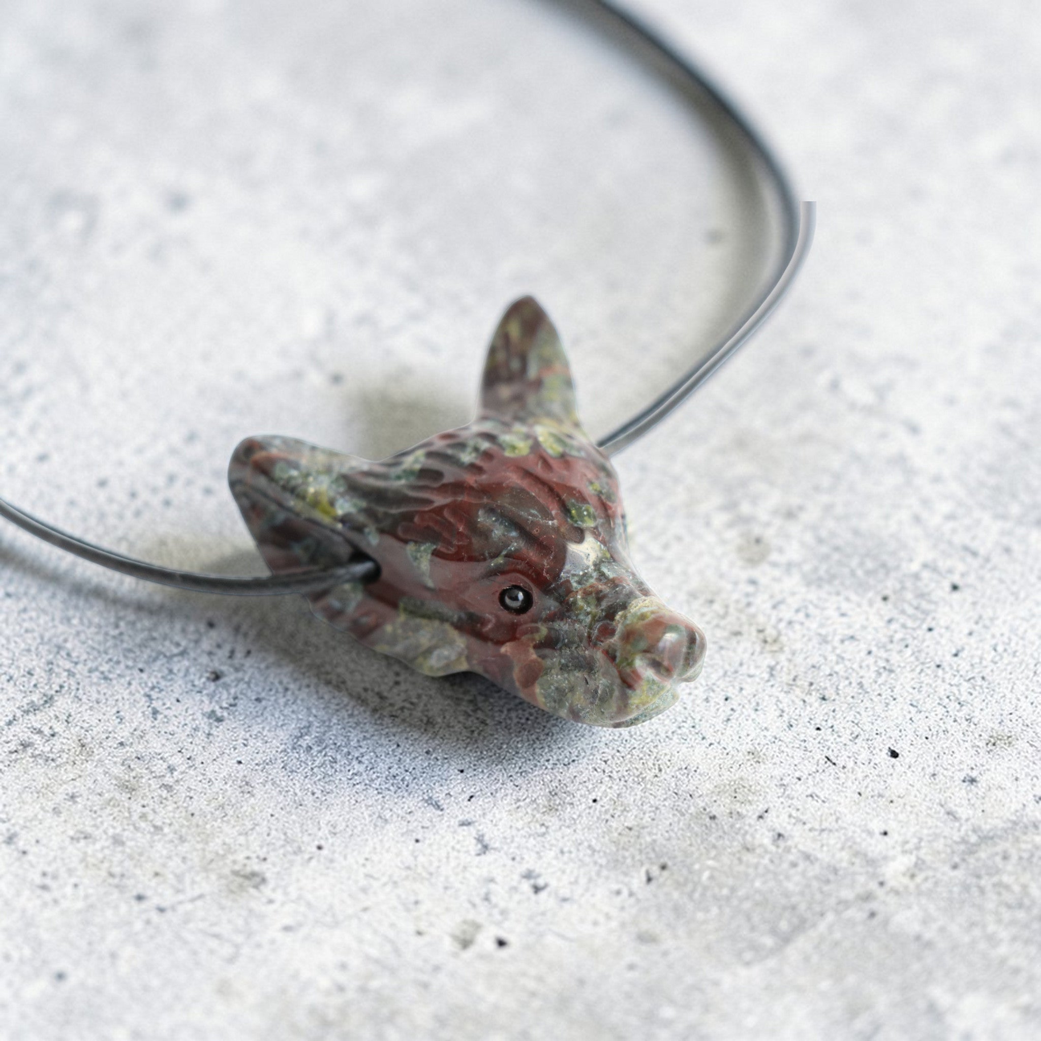 Pendentif Tête de Loup Jaspe Sang de Dragon – Collier Pierre