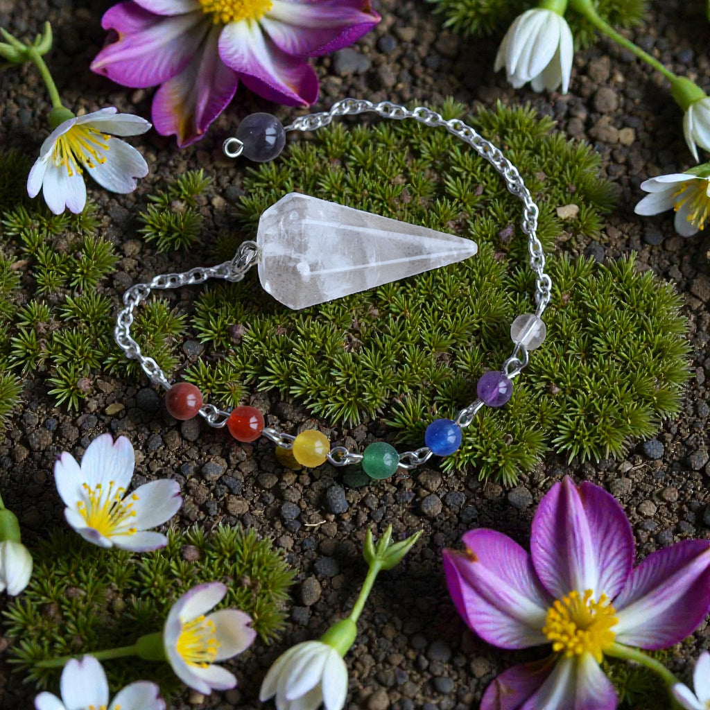 Pendule Hexagonal en Cristal de roche 7 perles chakras – Pendule de Radiesthésie